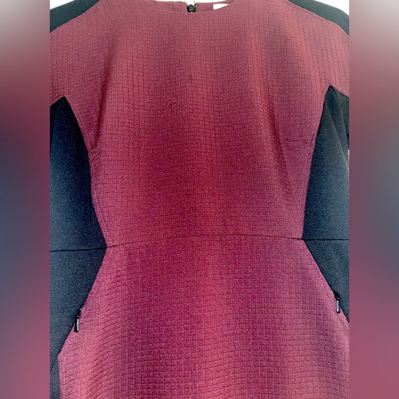 Halogen | Short sleeve color blocked sheath dress with front zipper pockets. - Picture 5 of 6